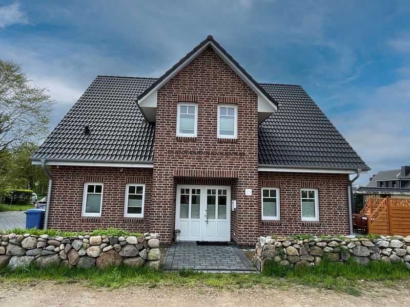 Westerdeichstrich: Moderner Neubau mit 5,5 Zimmer in idyllischer Lage für die ganze Familie